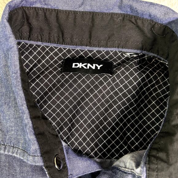 DKNY Denim Button Up Shirt Men's Medium Blue 90s Minimalist Classic Elevated - Picture 3 of 7